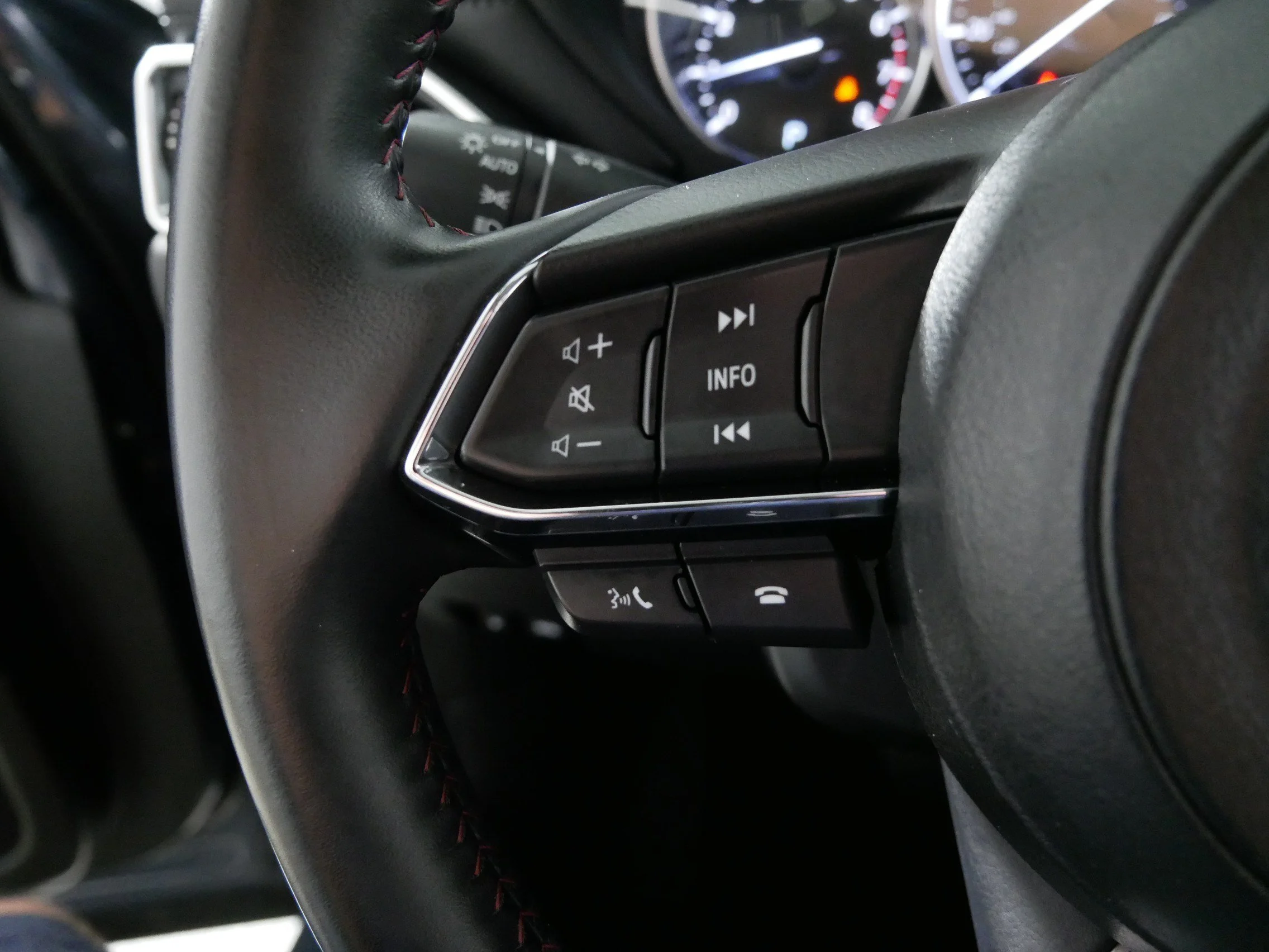 Used 2025 Polymetal Gray Metallic Mazda 2.5 S Carbon Edition image 27