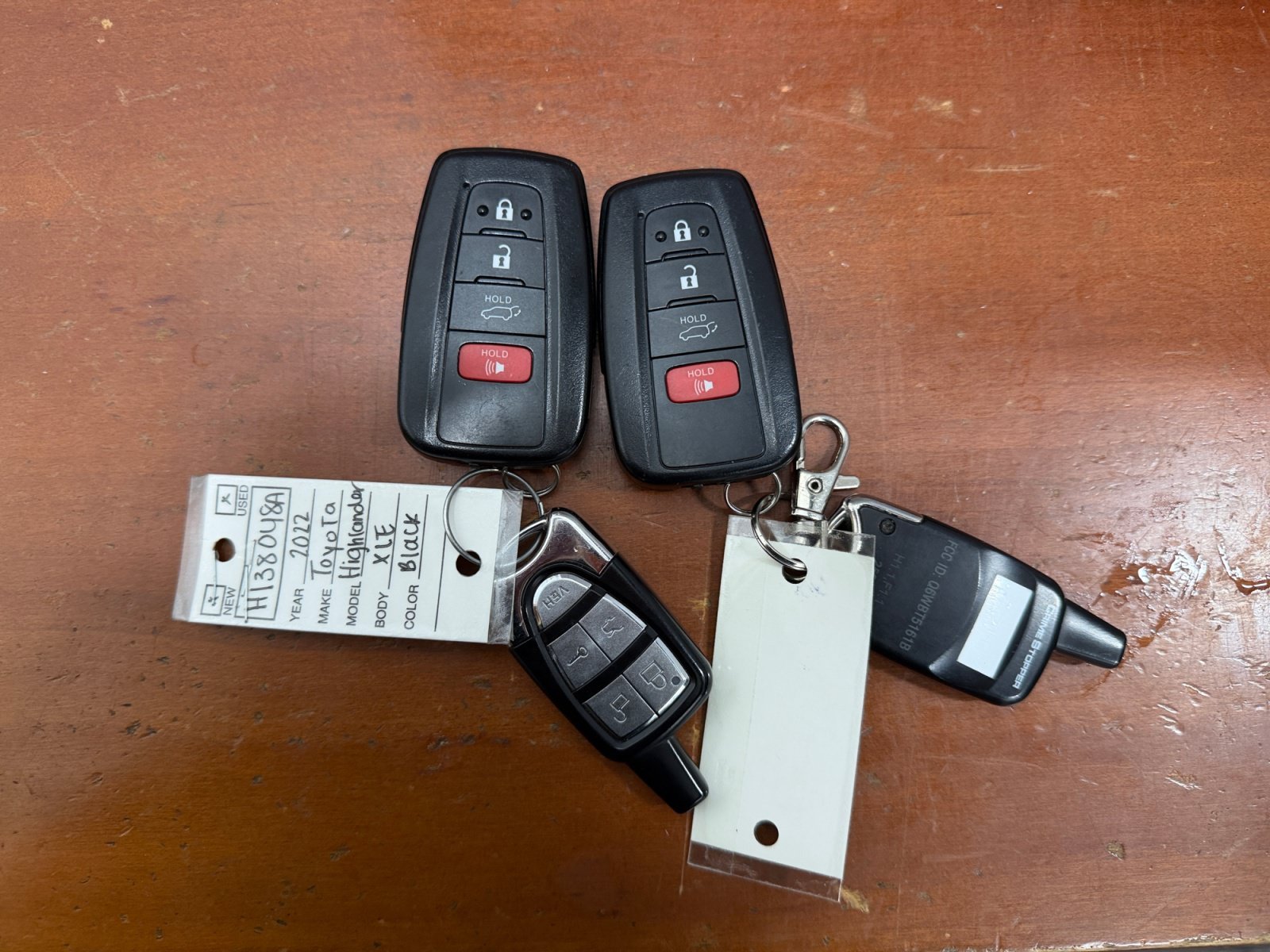 Used 2022 Amber Toyota XLE image 42