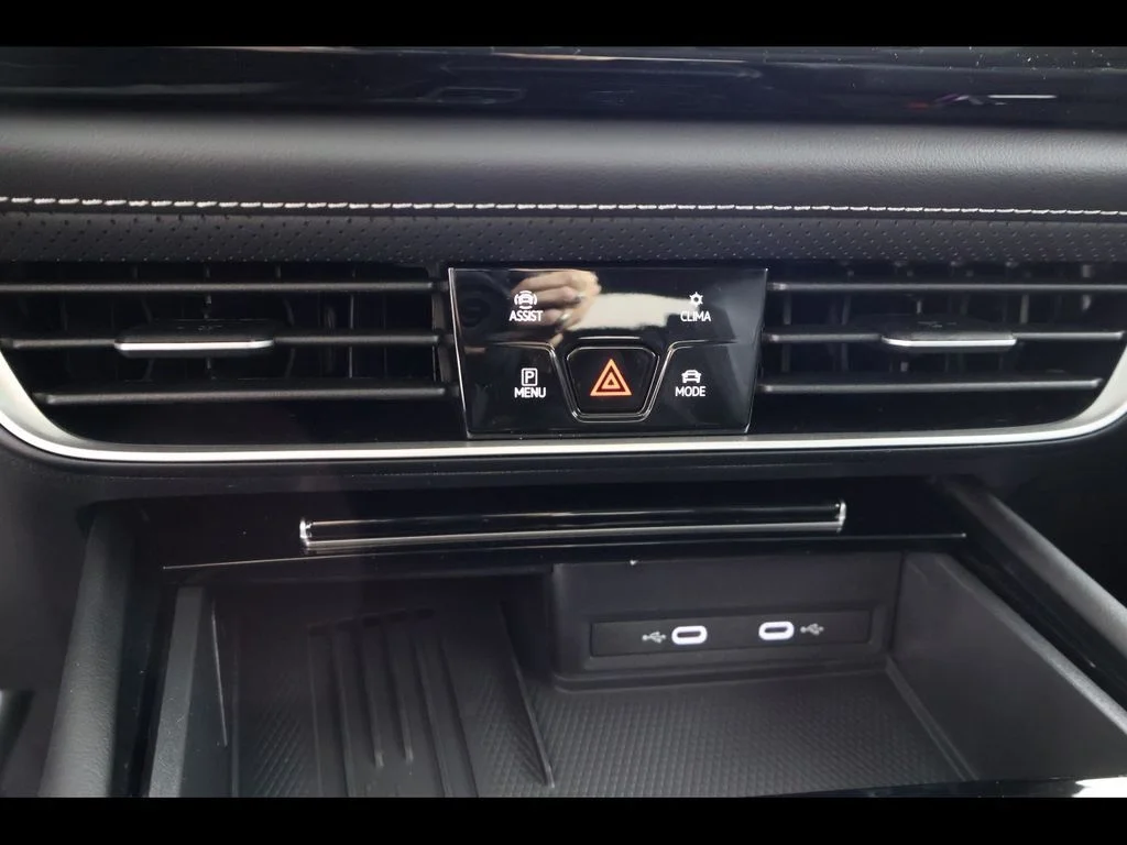 New 2026 Silver Volkswagen 2.0T SE w/Technology image 18