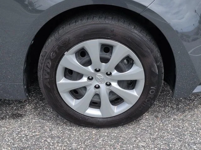 Certified Used 2025  Toyota LE image 11