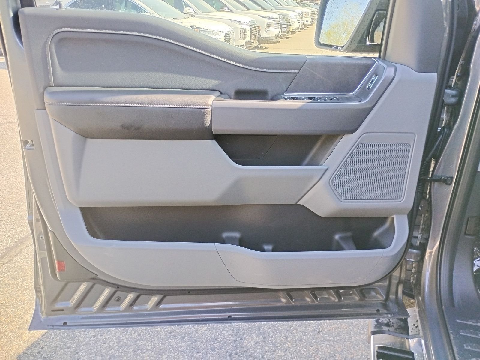 New 2026 Carbonized Gray Metallic Ford XLT image 15