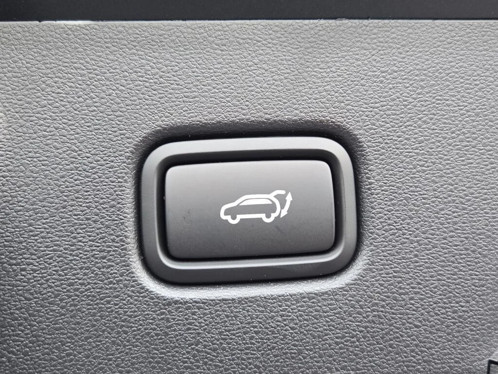 Used 2026 Black Hyundai SEL image 11