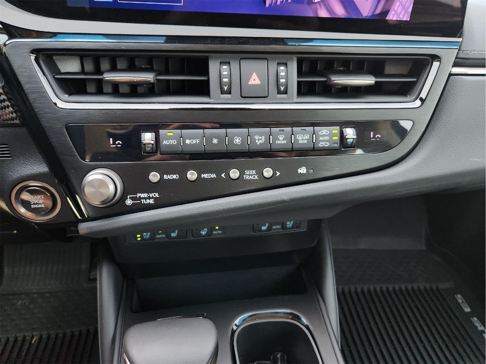 2025 Lexus ES 350 - Photo 17