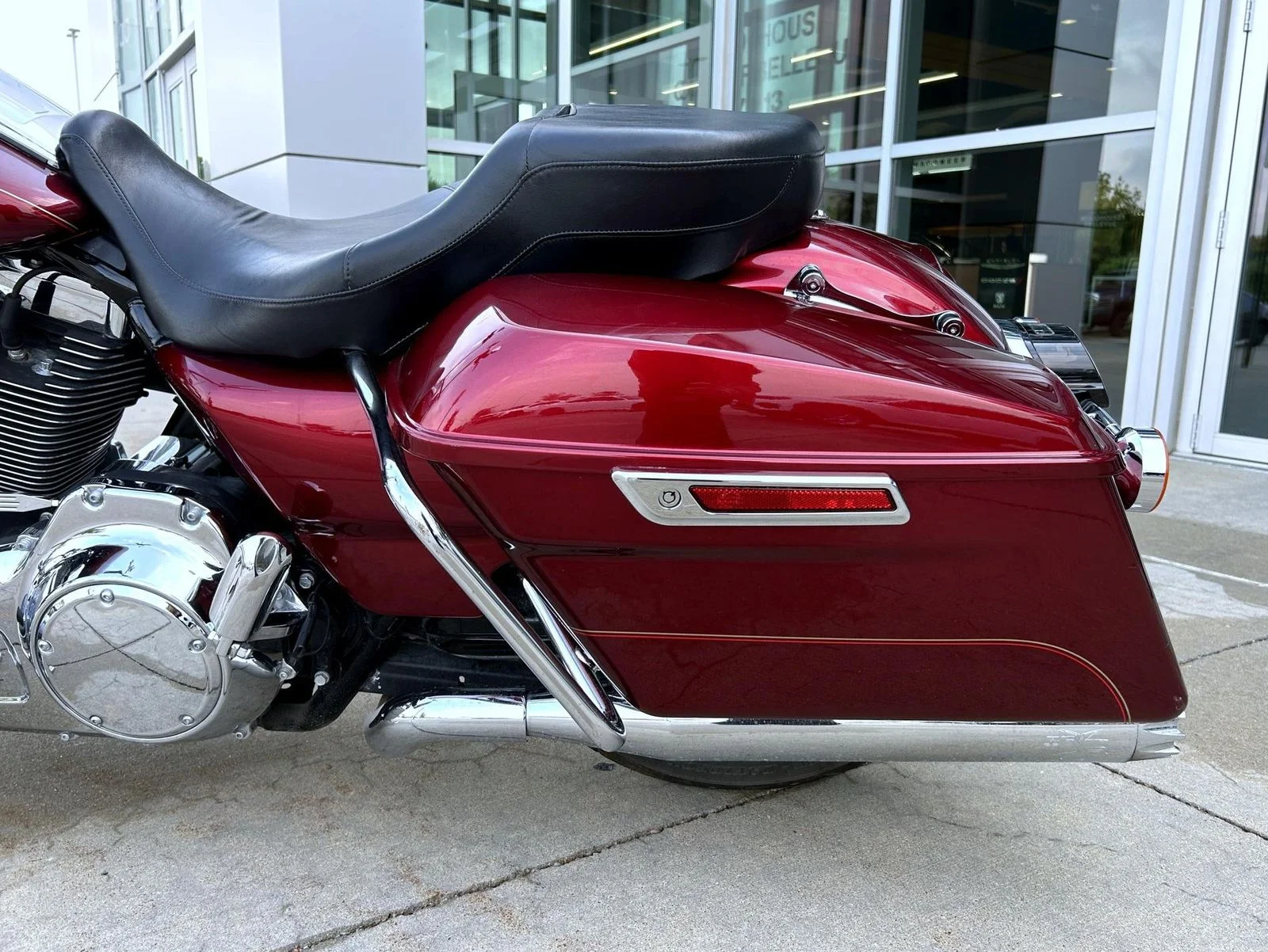 Used 2015 Red Harley-Davidson Road King image 15