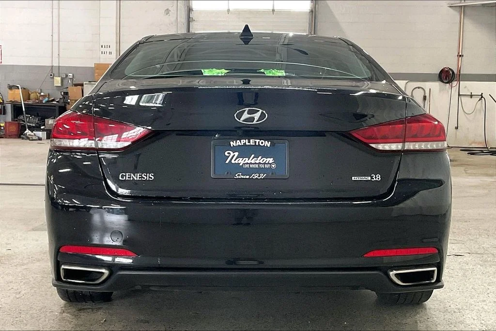 Used 2015 Black Hyundai 3.8 image 3