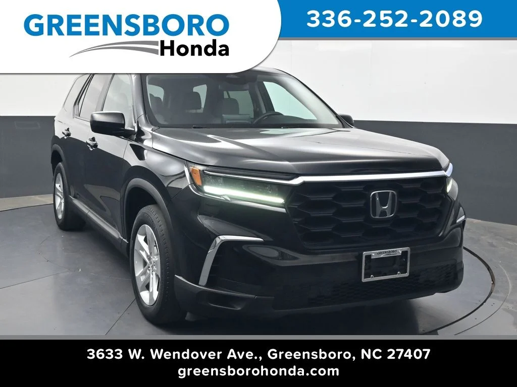2023 Honda Pilot LX AWD's photo