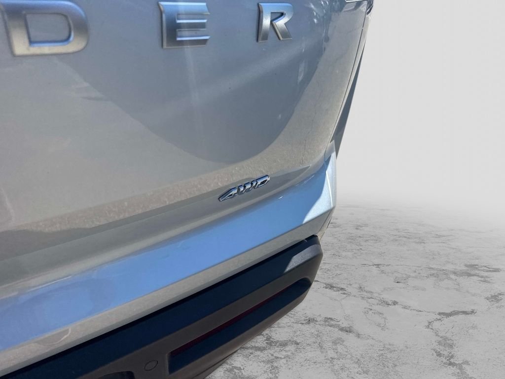 Used 2025 Silver Nissan S image 5