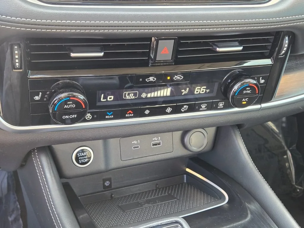 Used 2021 Boulder Gray Pear Nissan Platinum image 21