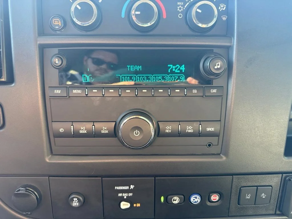 Used 2025 Summit White Chevrolet 1LT image 21