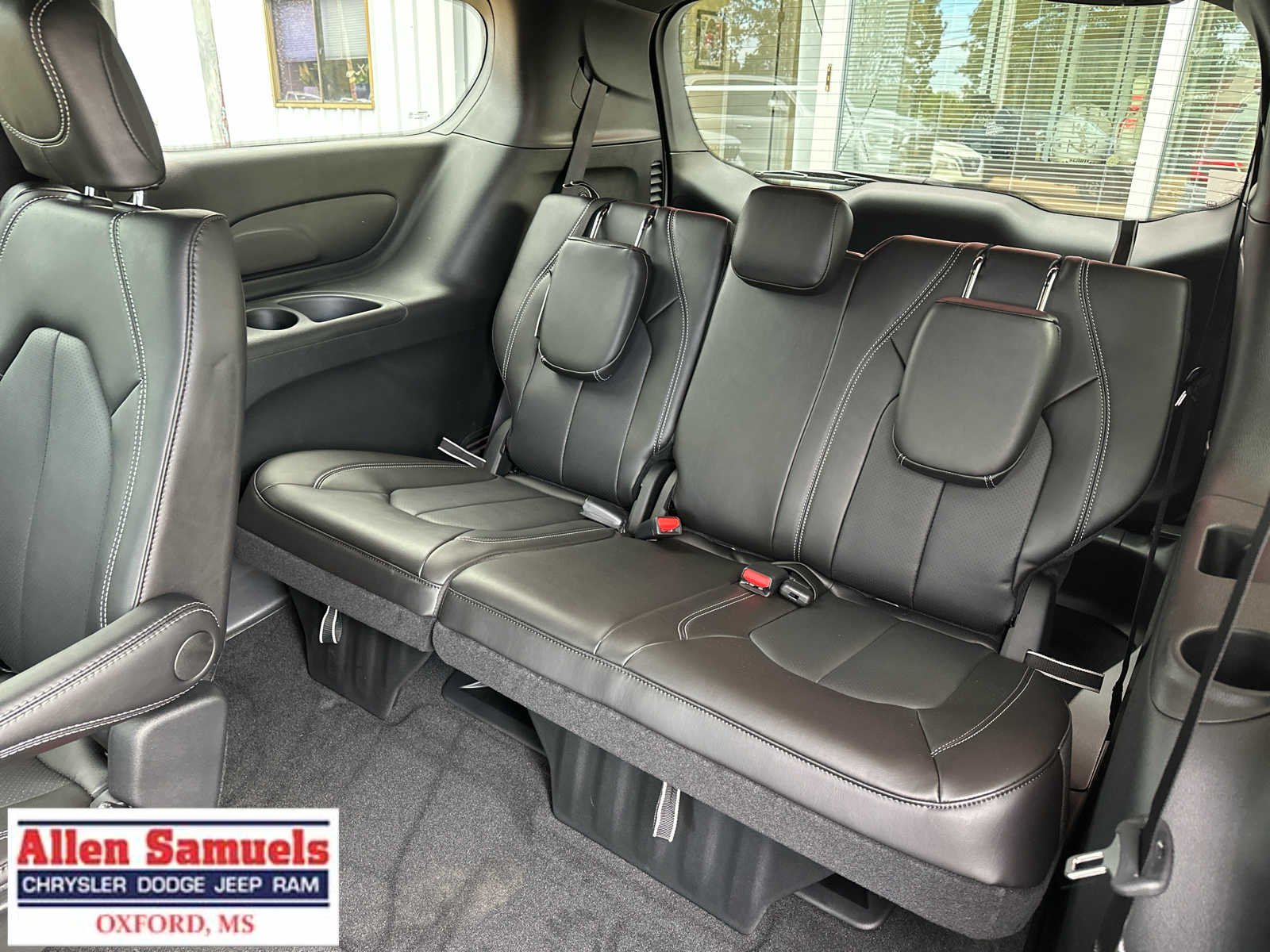 2026 Chrysler Pacifica Select - Photo 11