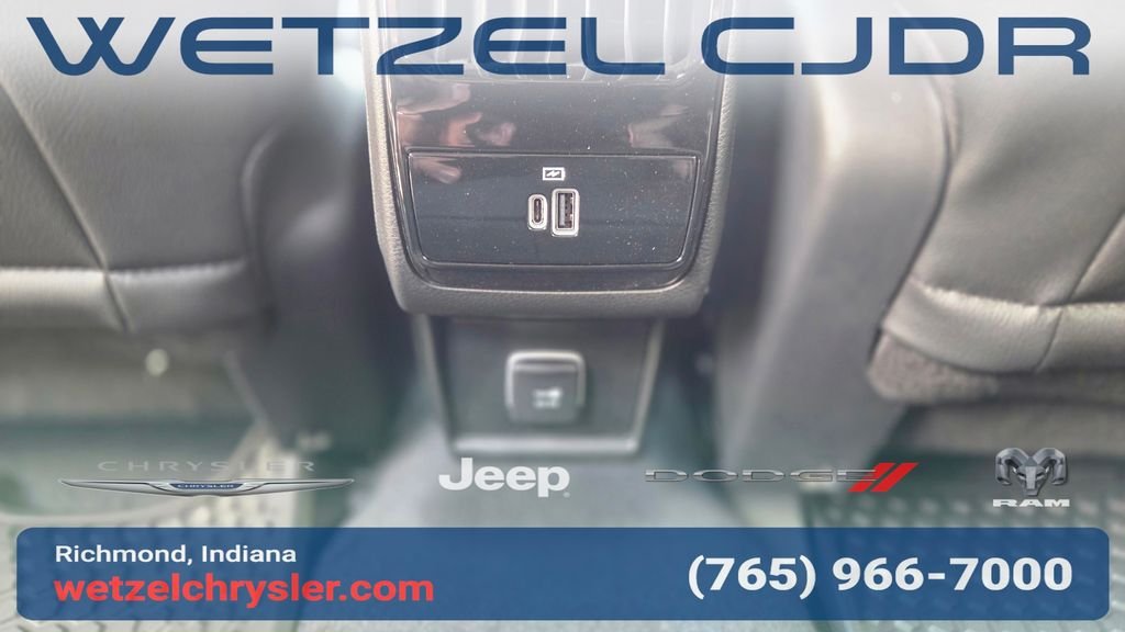 New 2026 Silver Zynith Metallic Clearcoat Jeep Latitude image 26