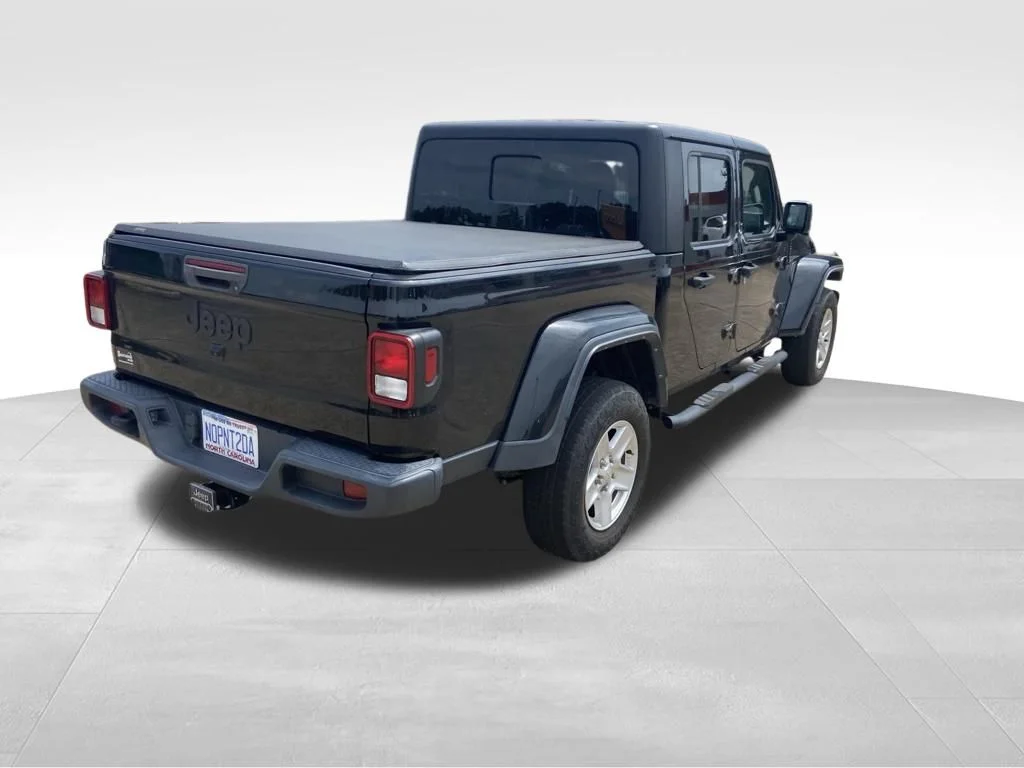 Used 2022 Black Jeep Sport image 14