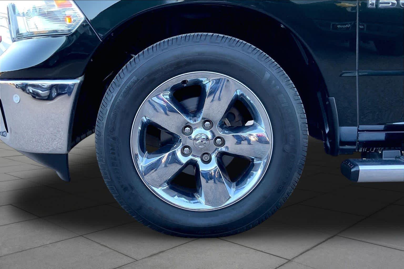 Used 2017 Black Forest Green Pearlcoat Ram Lone Star image 11