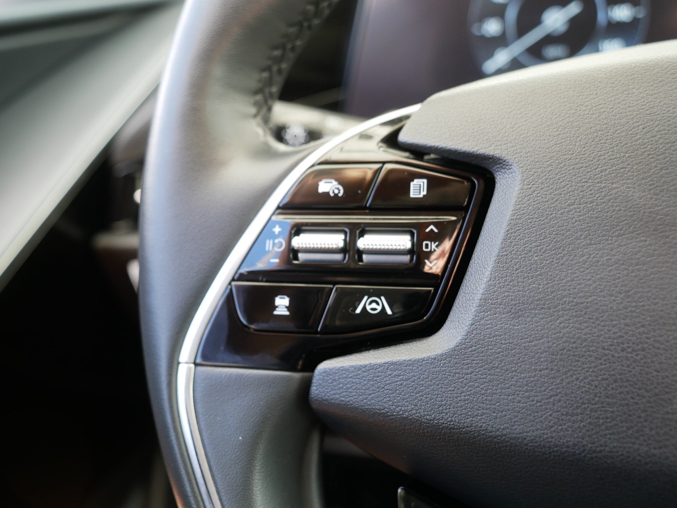 Used 2024 Graphite Gray Kia Wind image 28