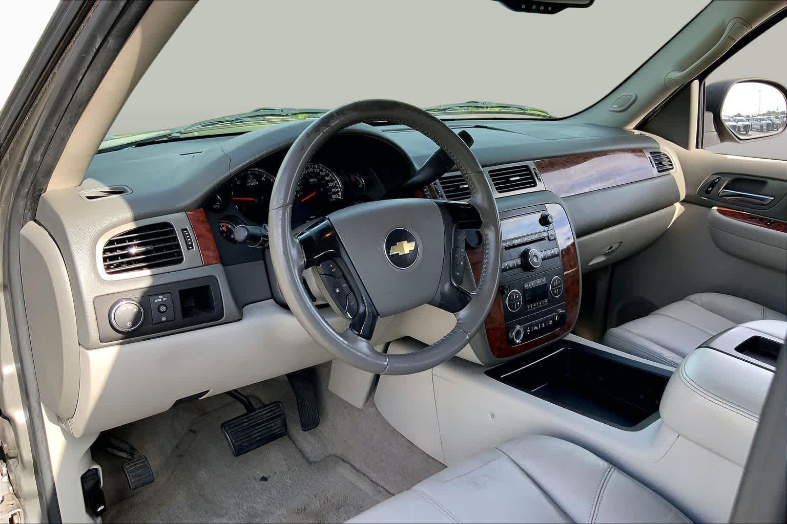 Used 2008 Graystone Metallic Chevrolet LT w/3LT image 16