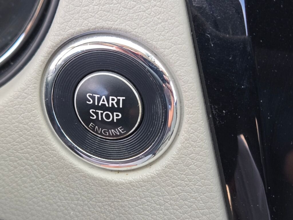 Used 2018 Silver Nissan SL image 30