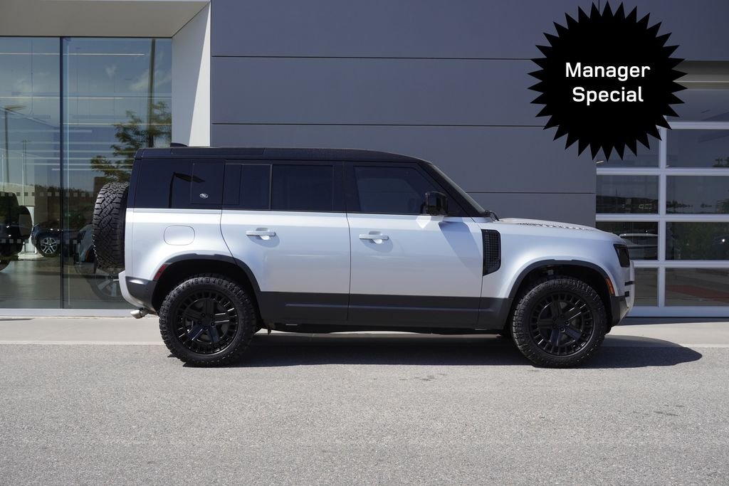 Used 2024 Silver Land Rover V8 image 7
