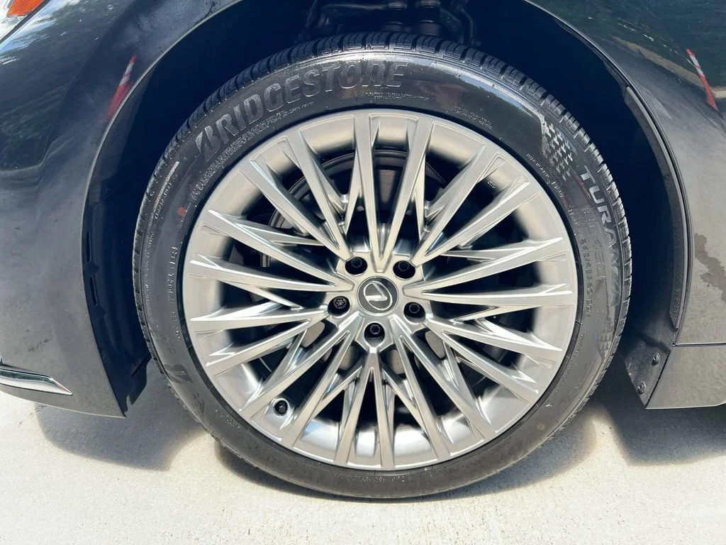 Certified Used 2024 GRAPHITE BLACK GF. Lexus 500 Base image 9