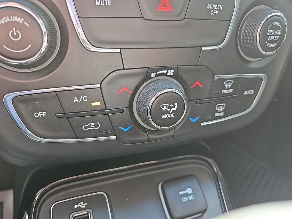 Used 2018 White Jeep Latitude image 55