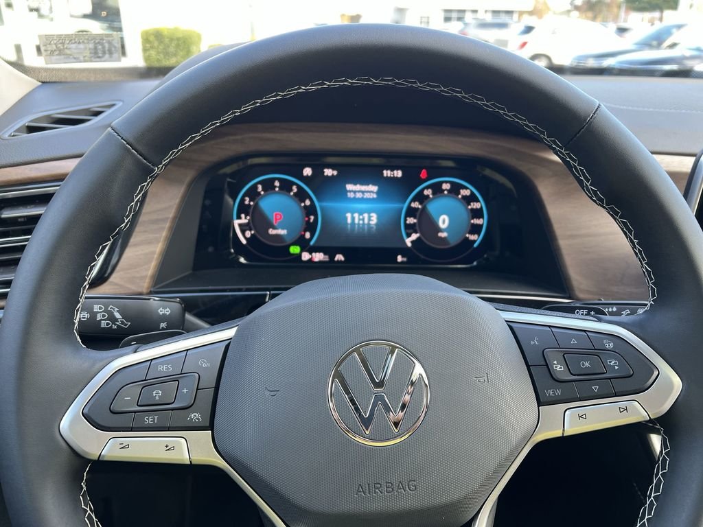 Used 2025 Deep Black Pearl Volkswagen 2.0T SE w/Technology image 15