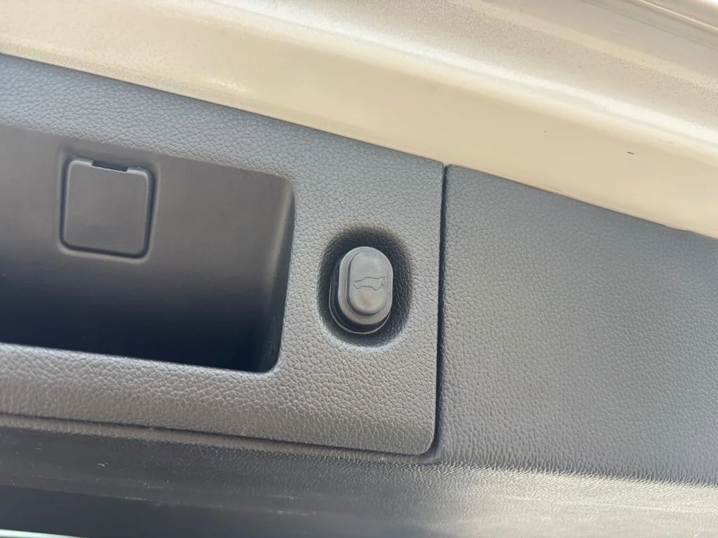 Used 2020 White GMC Denali image 47