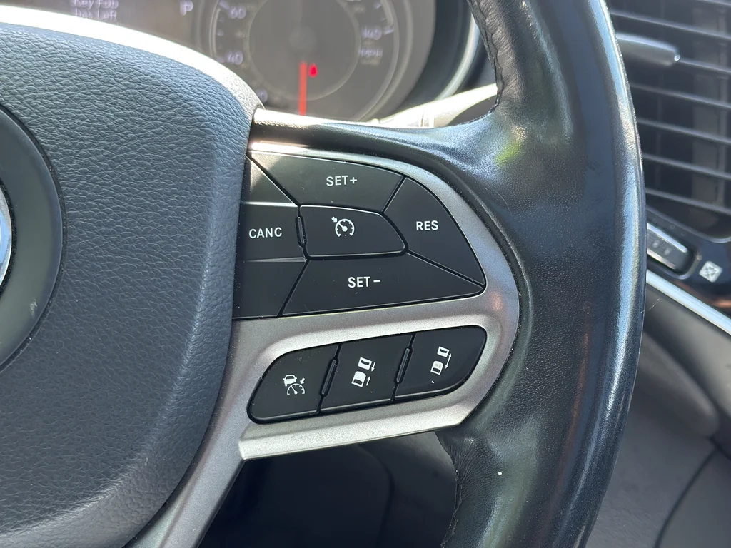 Used 2019 Gray Jeep Limited image 18
