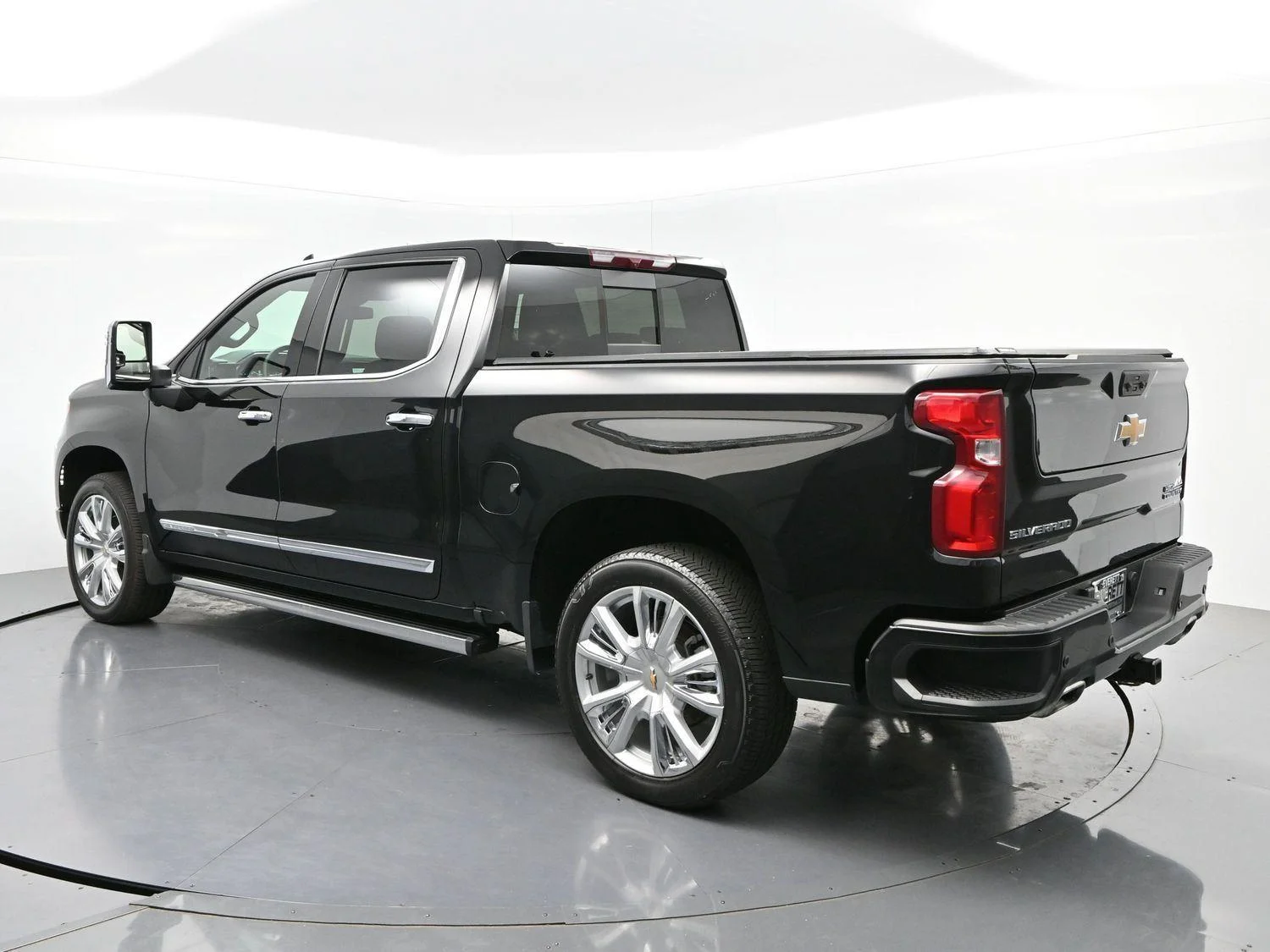 Used 2024 Black Chevrolet High Country image 5