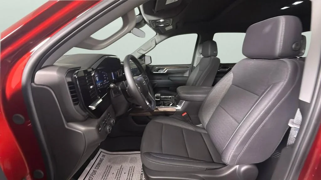 Used 2025 Radiant Red Tintcoat Chevrolet LT Trail Boss image 17