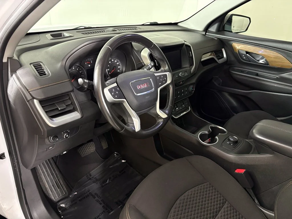 Used 2021 White GMC SLE image 16