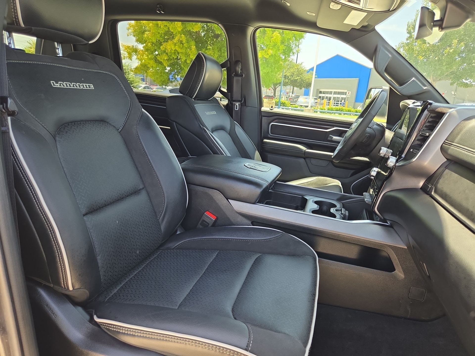 Used 2025 Granite Crystal Metallic Clearcoat Ram Laramie image 29