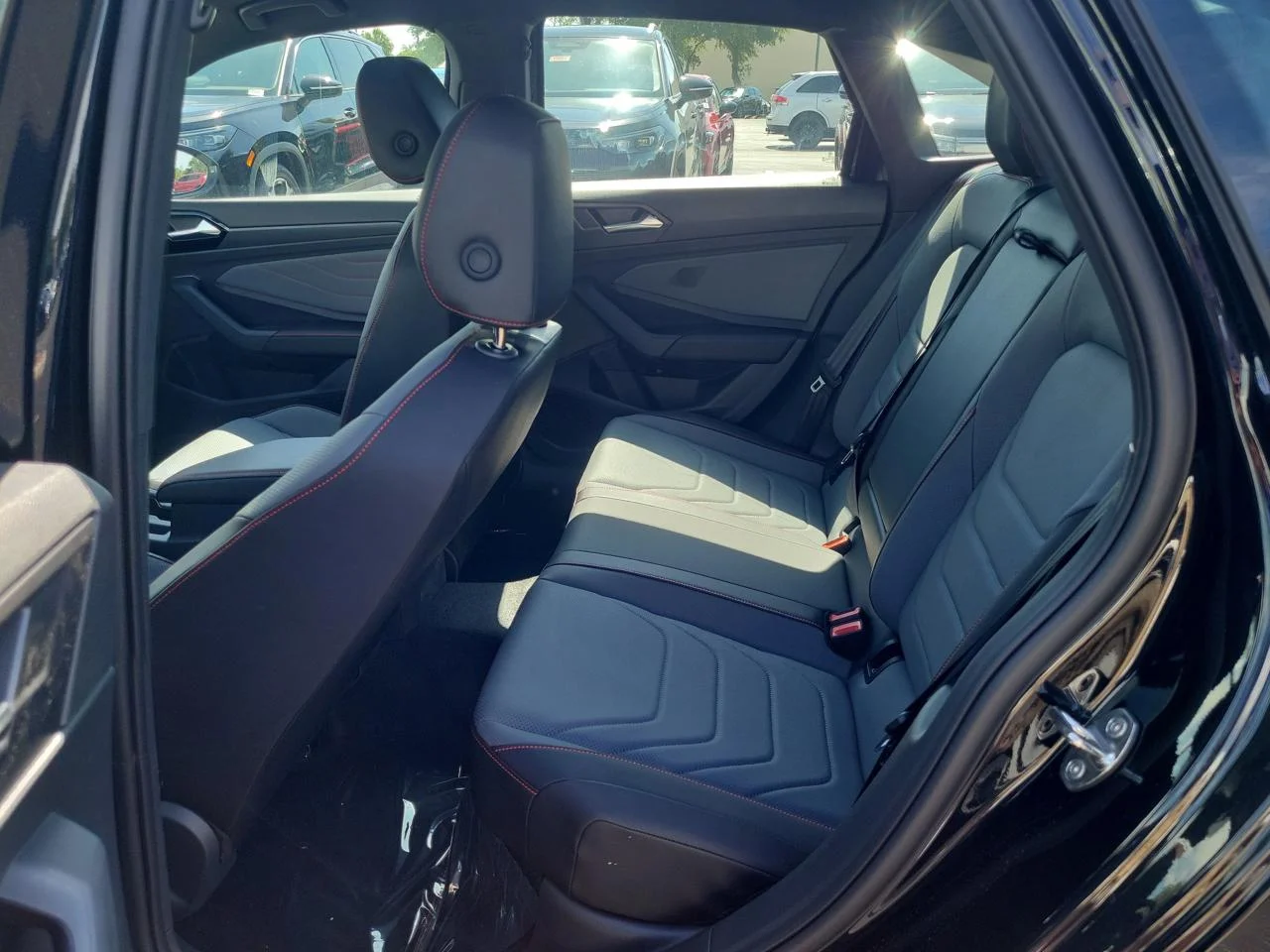 New 2026 Deep Black Pearl Volkswagen 2.0T Autobahn image 15