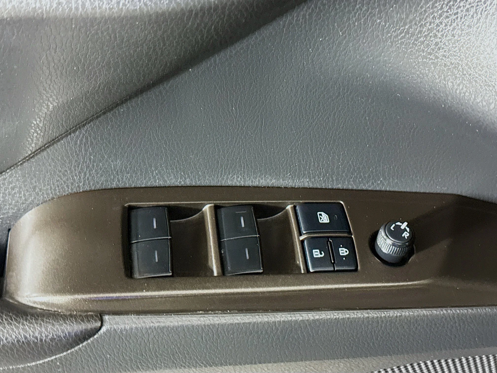 Used 2022 Predawn Gray Mica Toyota LE image 19