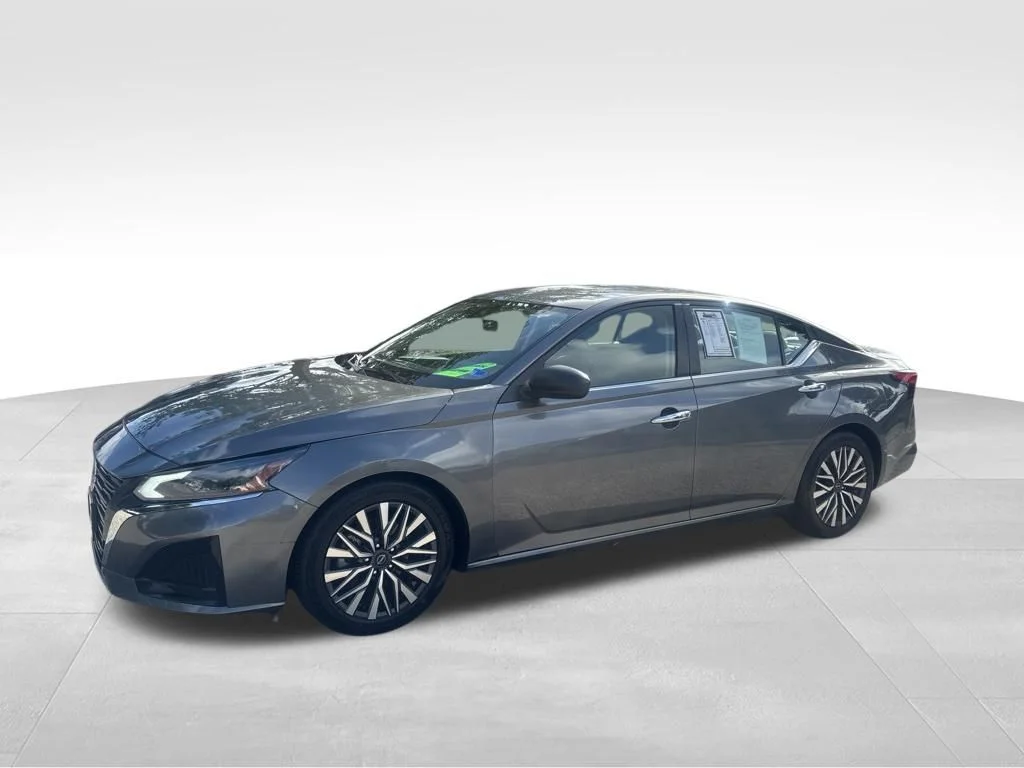 Used 2024 Gray Nissan 2.5 SV image 2