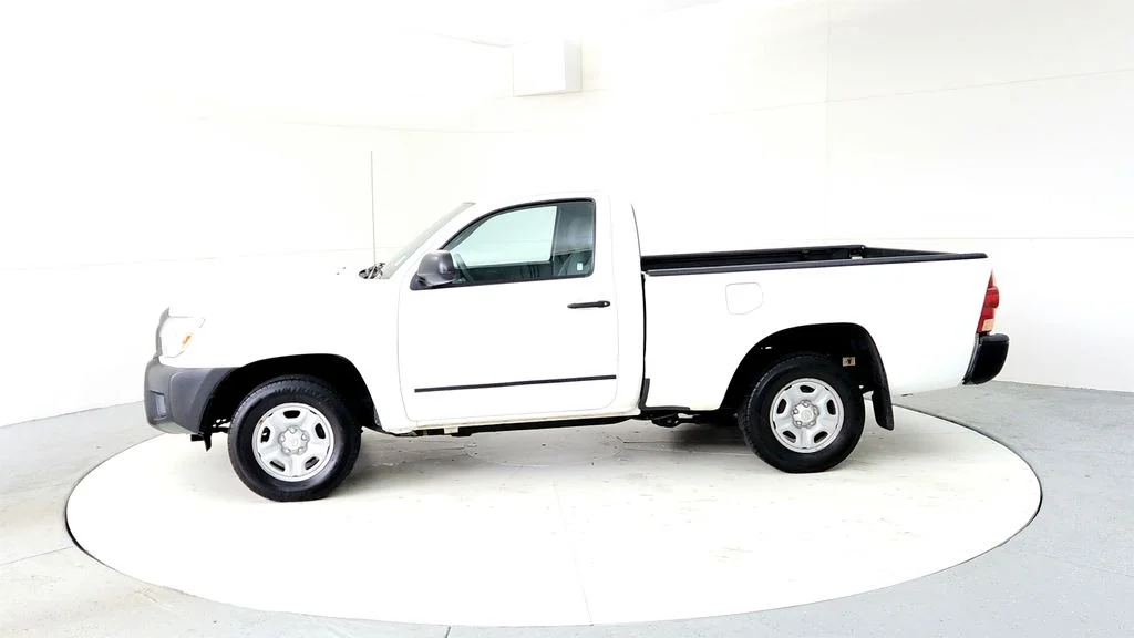 Used 2014 White Toyota Base image 3