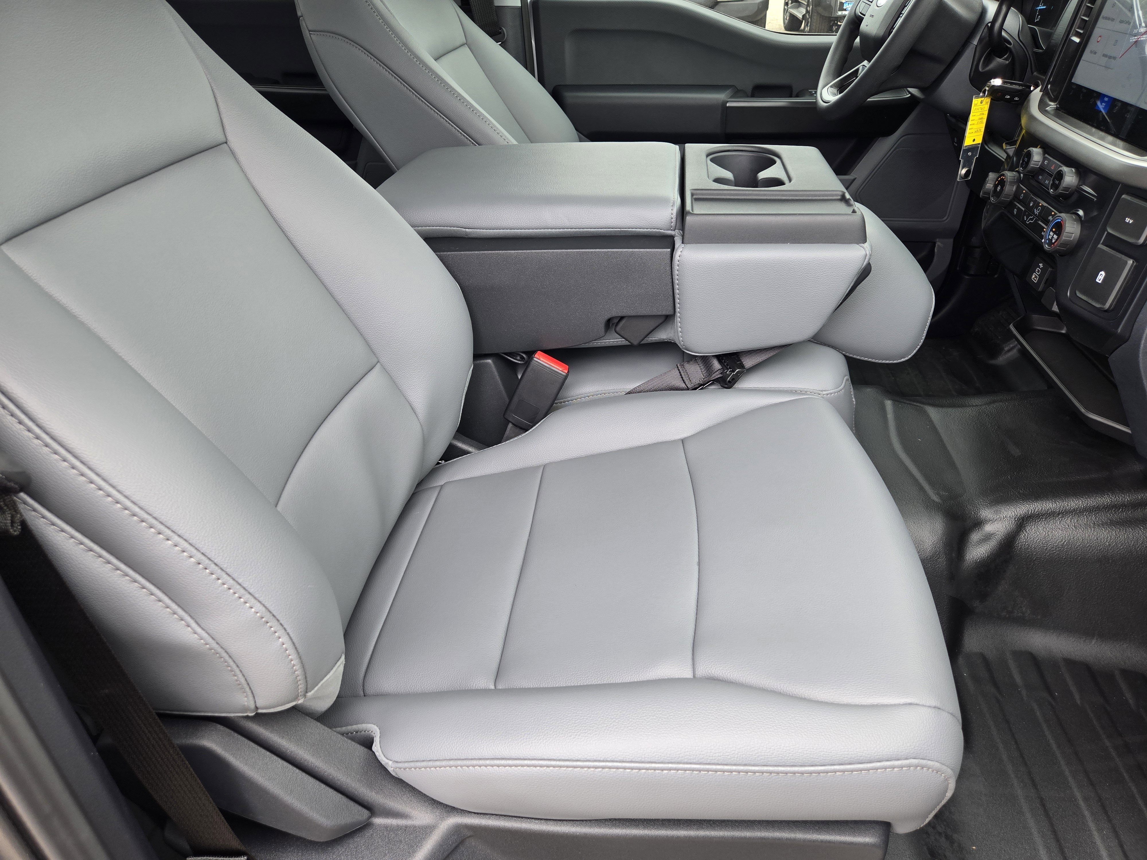 New 2026 Oxford White Ford XL image 9