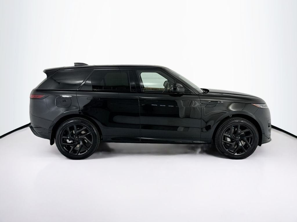 New 2026 Santorini Black Land Rover Dynamic SE image 4
