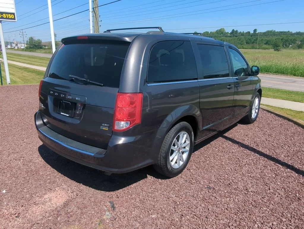 Used 2019 Gray Dodge SXT image 8