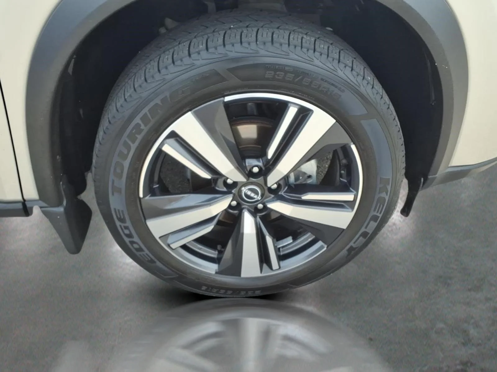 Used 2024 Champagne Silver Metallic/Super Black Xew Nissan SL image 10