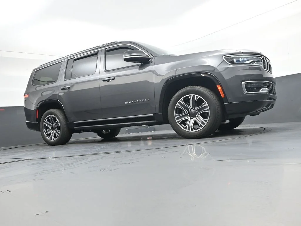 Used 2024 Gray Jeep Base image 43