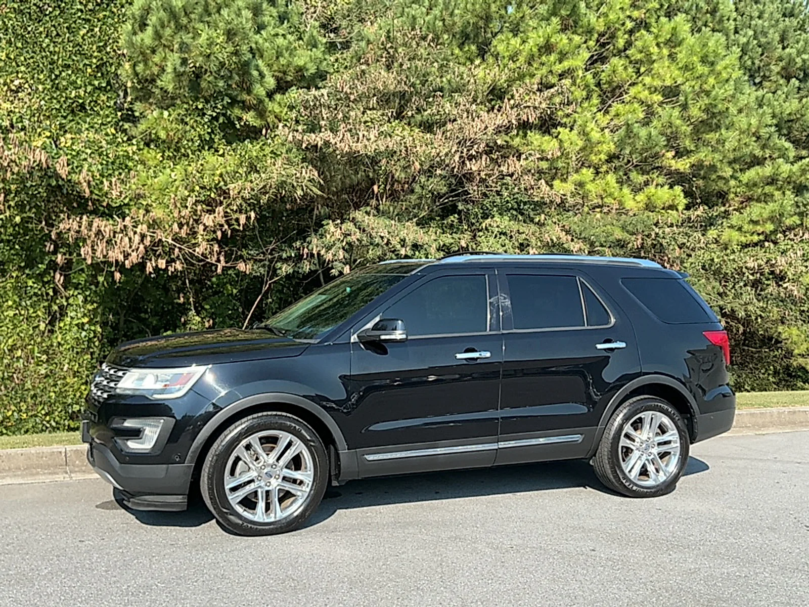 Used 2016  Ford Limited image 4