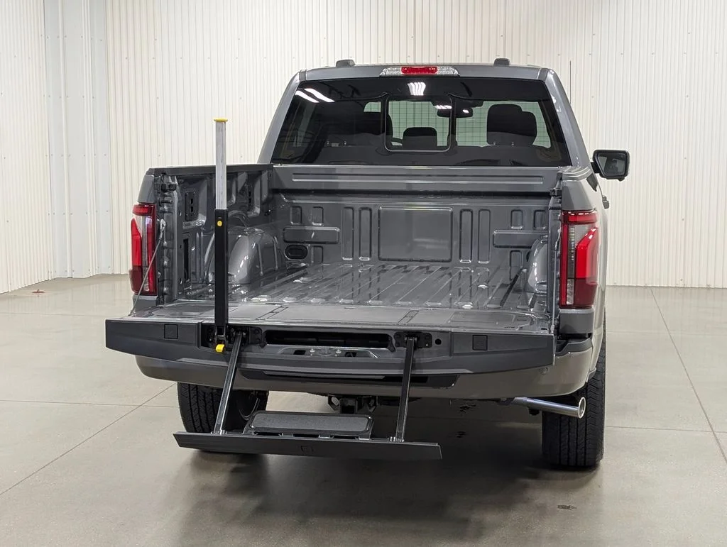 New 2026 Carbonized Gray Metallic Ford King Ranch® image 28