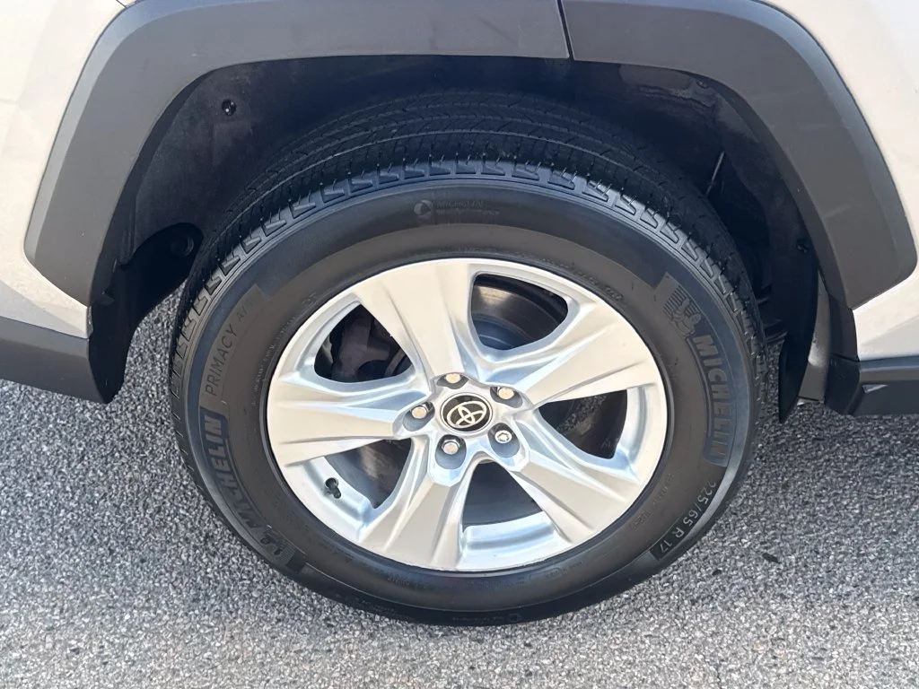 Used 2021 Silver Toyota XLE image 41