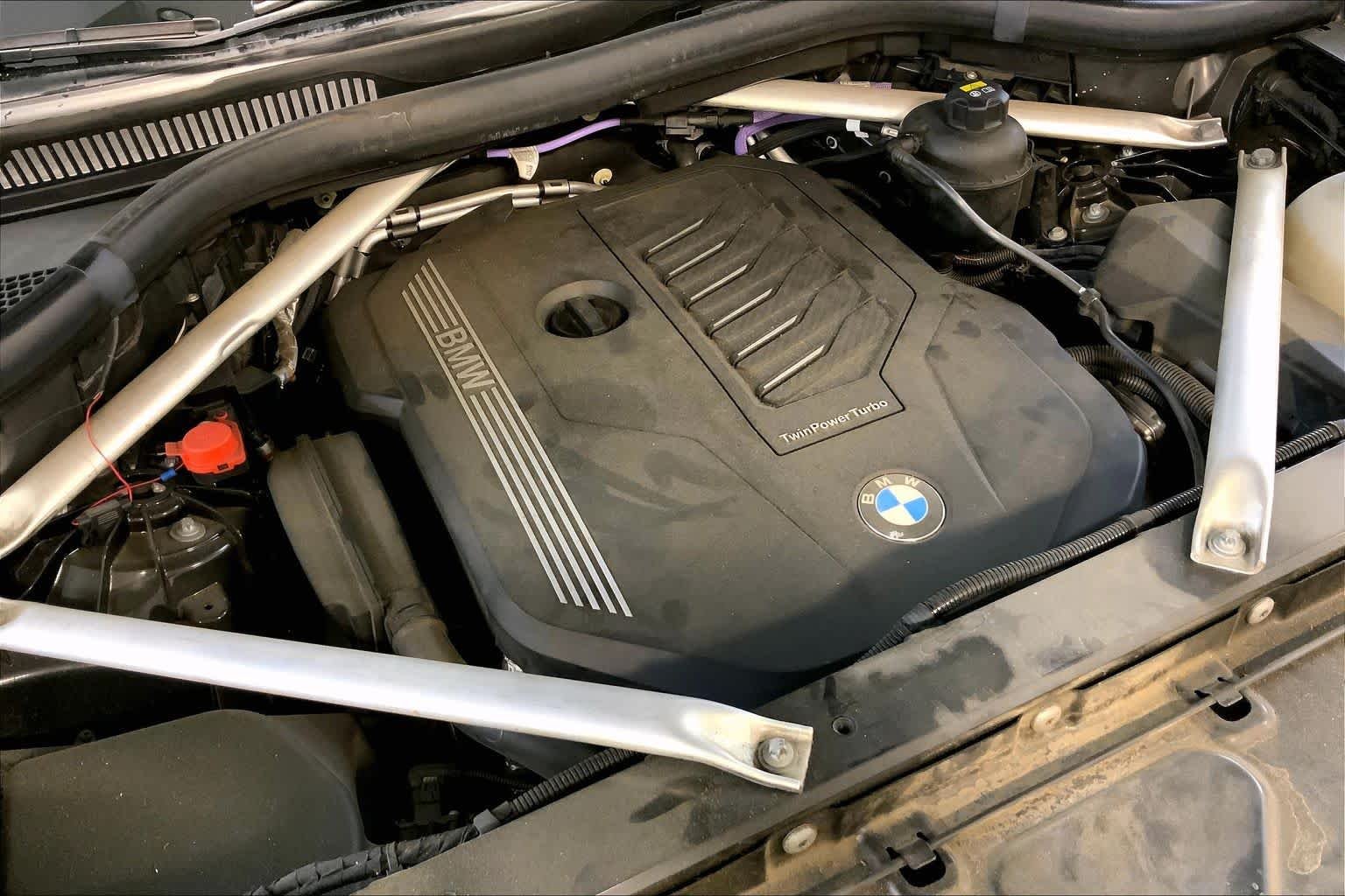 Used 2021 Alpine White BMW xDrive40i image 31