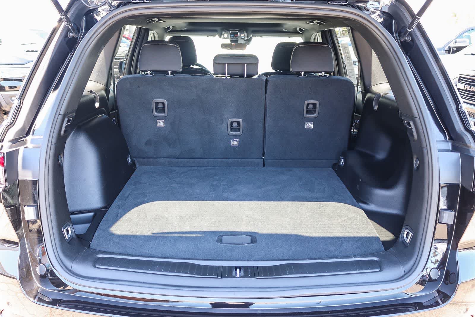 Used 2025 Diamond Black Crystal Pearlcoat Jeep Laredo X image 28