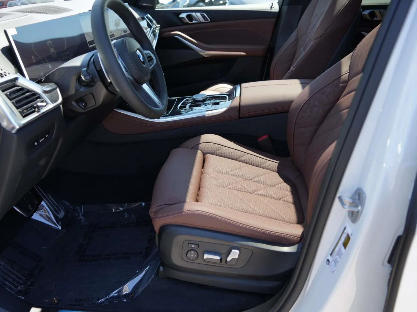 New 2026 Mineral White Metallic BMW sDrive40i image 15
