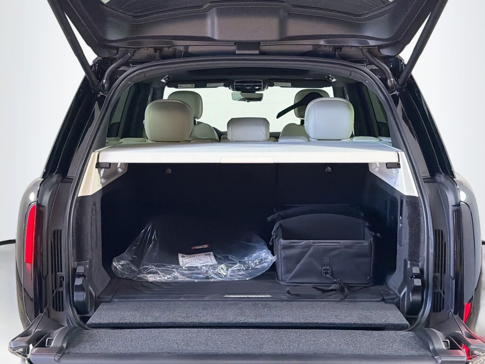 New 2026 Santorini Black LAND ROVER SE image 29