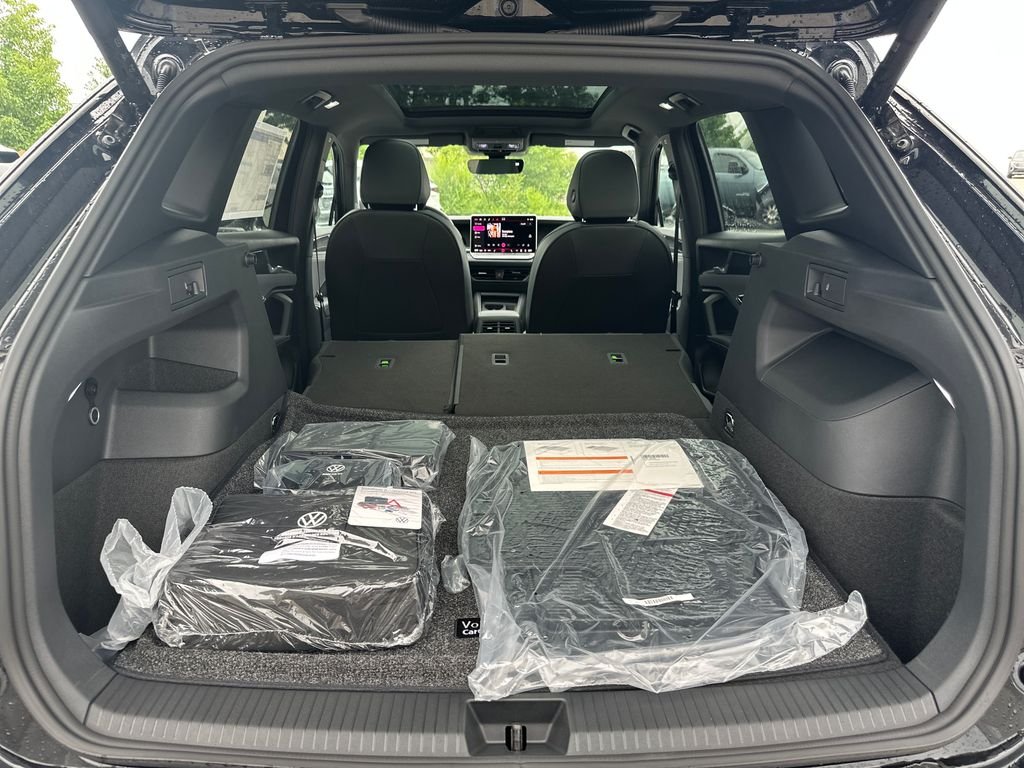 New 2026  Volkswagen 2.0T SE R-Line Black image 14