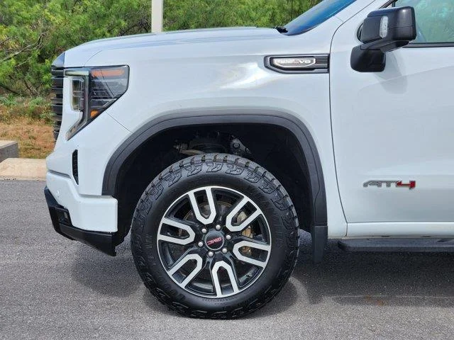 Used 2024 Summit White GMC AT4 4x4 Crew Cab 5.75 ft. box 147.4 in. WB image 7