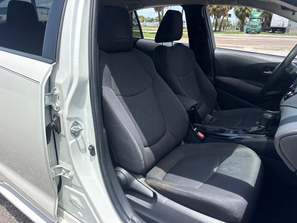 Used 2020 White Toyota LE image 16