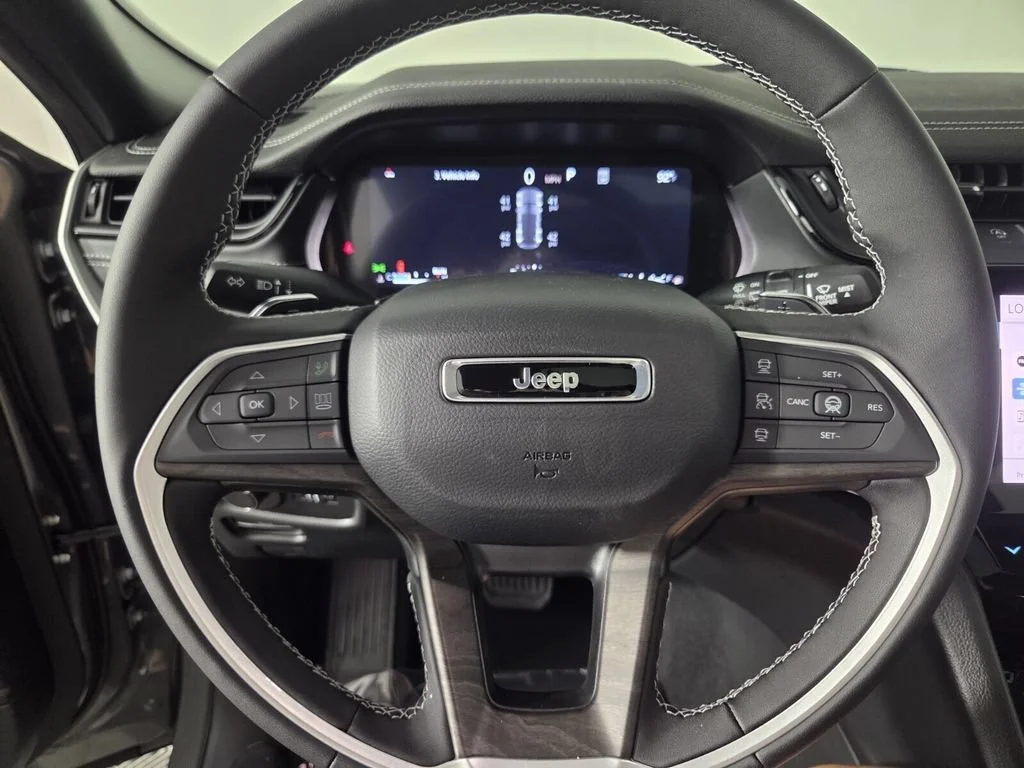 New 2027 Sting-Gray Clearcoat Jeep Laredo Altitude image 12